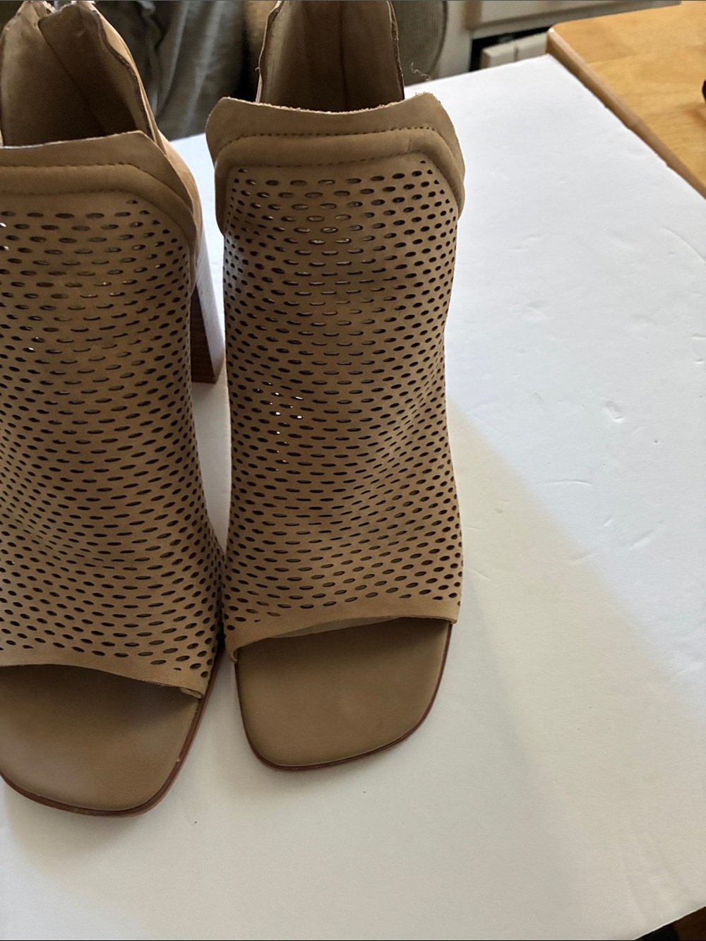 Vince  Camuto  Open Toe  Shoes 10M  heel 3 .5”